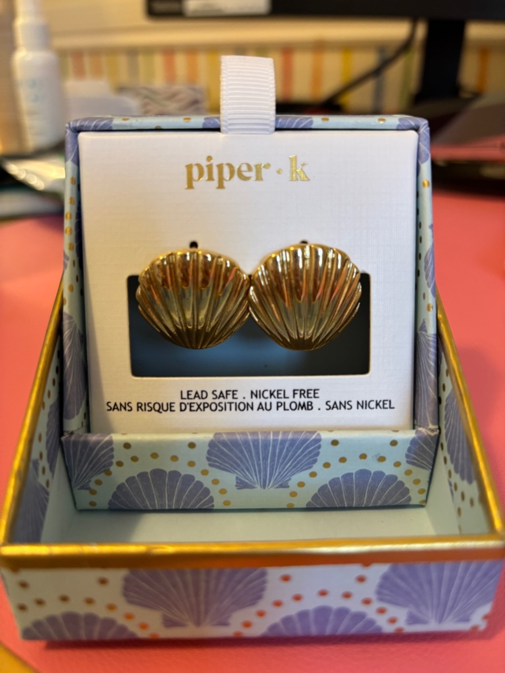 NWT-Gold-Tone Shell Stud Earrings